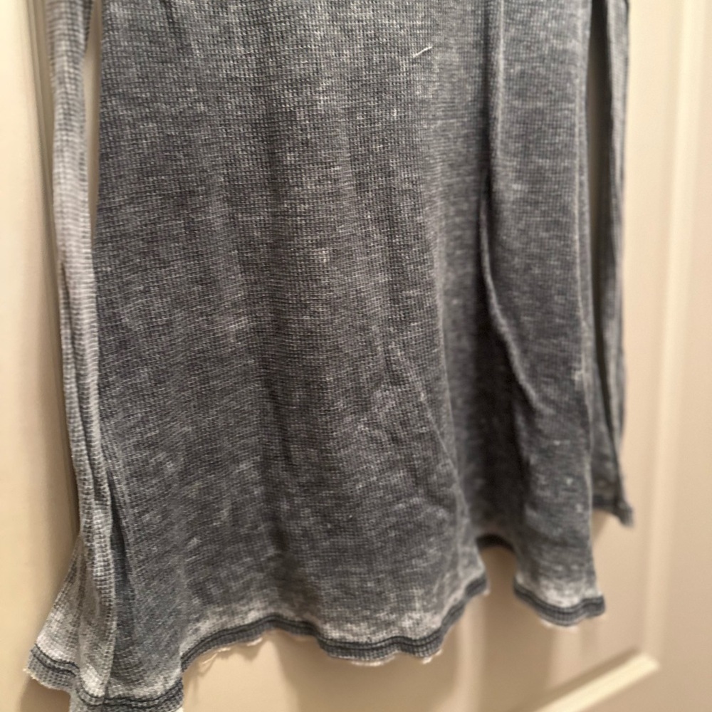 š£Free People Heather Gray Waffle Knit Top - Picture 4 of 8